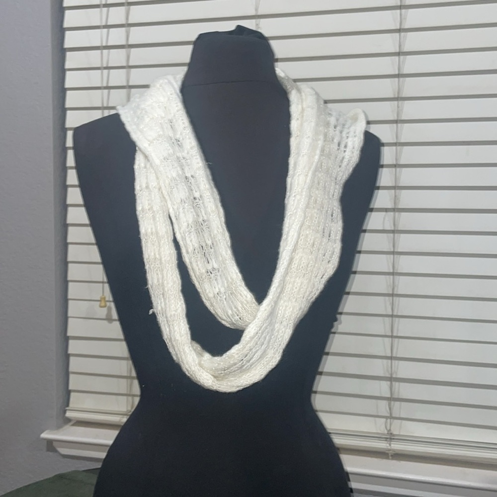 Assorted scarves - Picture 3 of 5